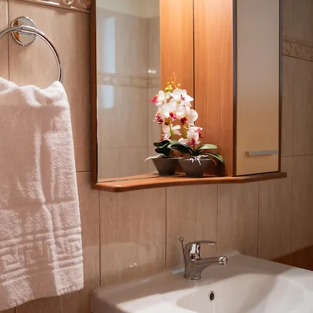 Nektarina أفانتو